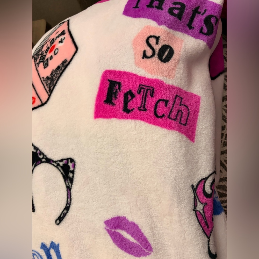Mean Girls™ “That’s So Fetch” Oversized Plush Blanket-Queen Size 90”x90” NWT - Picture 7 of 7